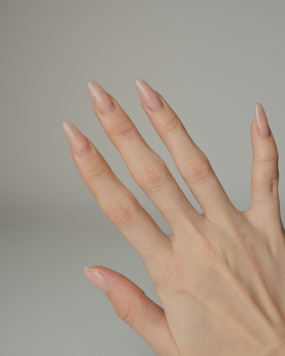 Cat-eye magnetic finish gel manicure